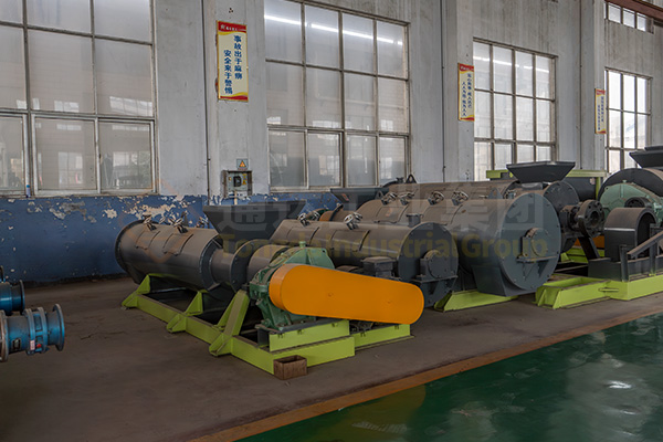 新型有機肥攪齒造粒機