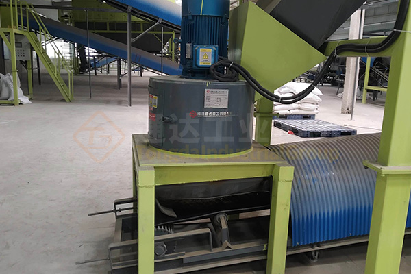 籠式粉碎機適用于什么物料?籠式粉碎機產品特點