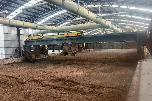 大型槽式葉輪翻堆機生產廠家