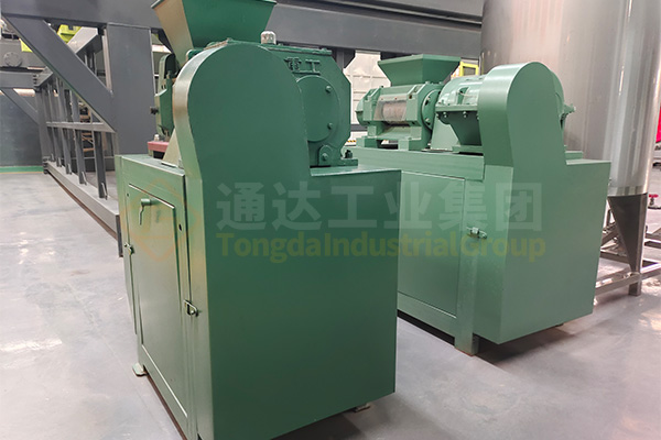 對輥擠壓造粒機怎么調間隙?怎么安裝調整對輥球窩對位