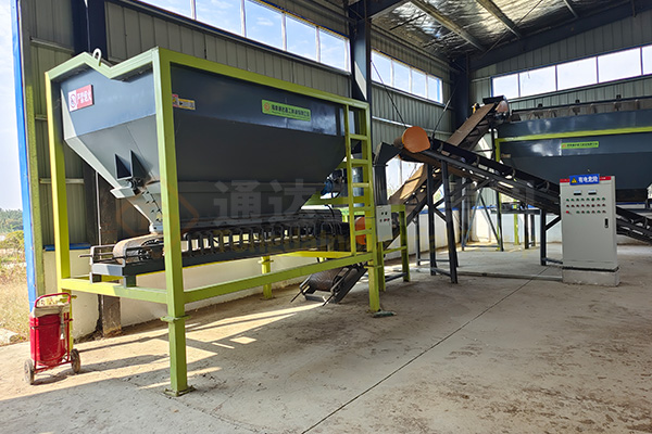 建有機肥廠解決了草原牛羊堆糞難題,牛羊糞如何進一步加工處理做成綠色有機肥料?