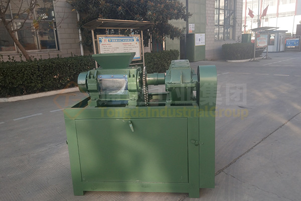 對輥擠壓造粒機的工作原理