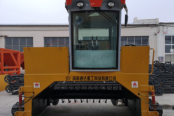 寧夏羊糞履帶式翻堆機