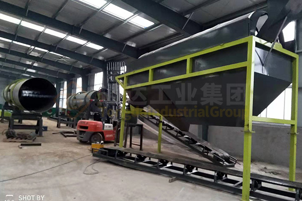 中藥藥渣怎么發(fā)酵有機肥料?中藥藥渣有機肥生產(chǎn)線多少錢一套?