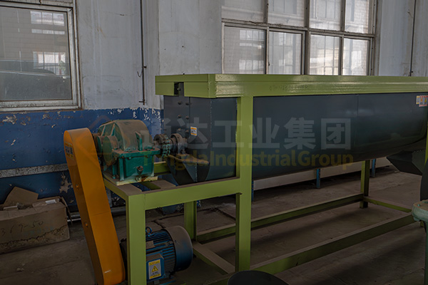 有機(jī)肥臥式攪拌機(jī)